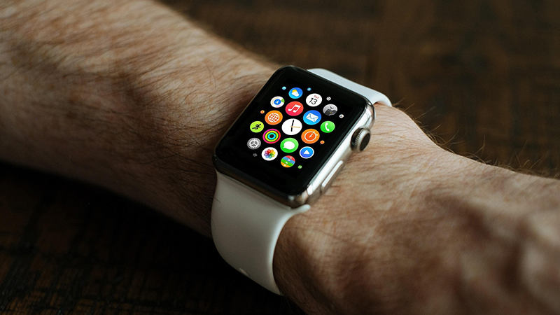 Smartwatch 2025 – Ο απόλυτος οδηγός για να επιλέξεις το κατάλληλο ρολόι τεχνολογίας
