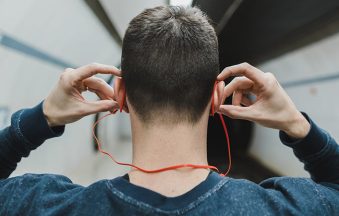 Hands Free – Ακουστικά 2025: Ο απόλυτος οδηγός για άνετη επικοινωνία και ποιοτικό ήχο